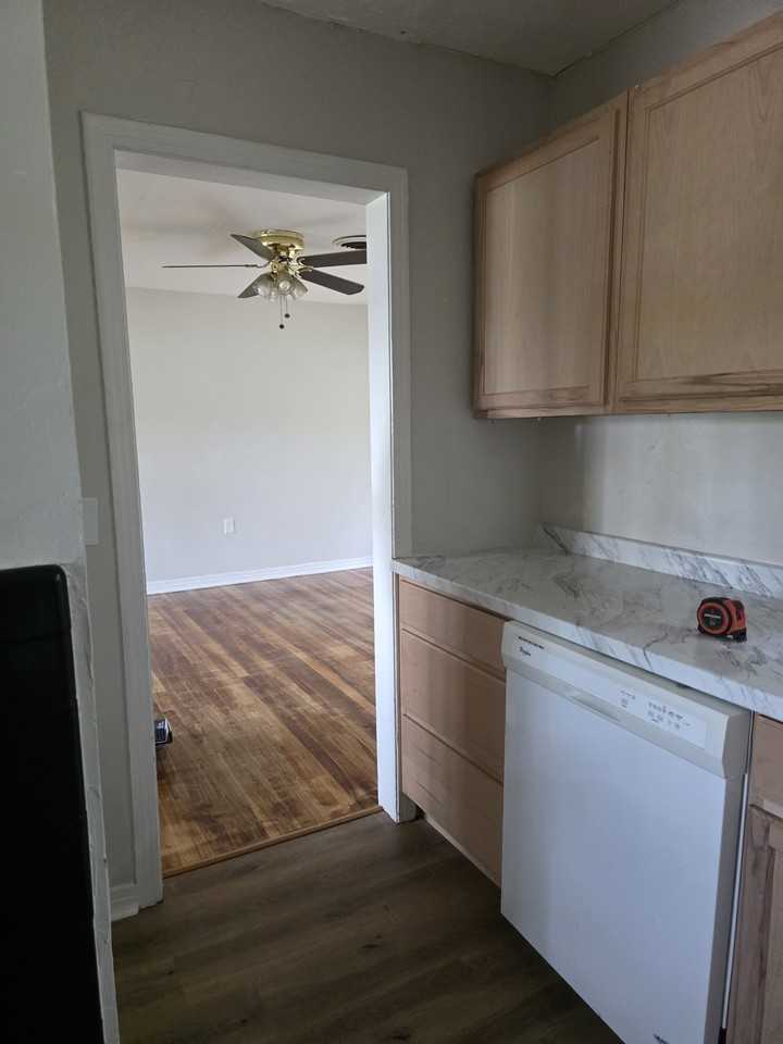 1734 W Tharpe St #NA - Photo 4 of 21