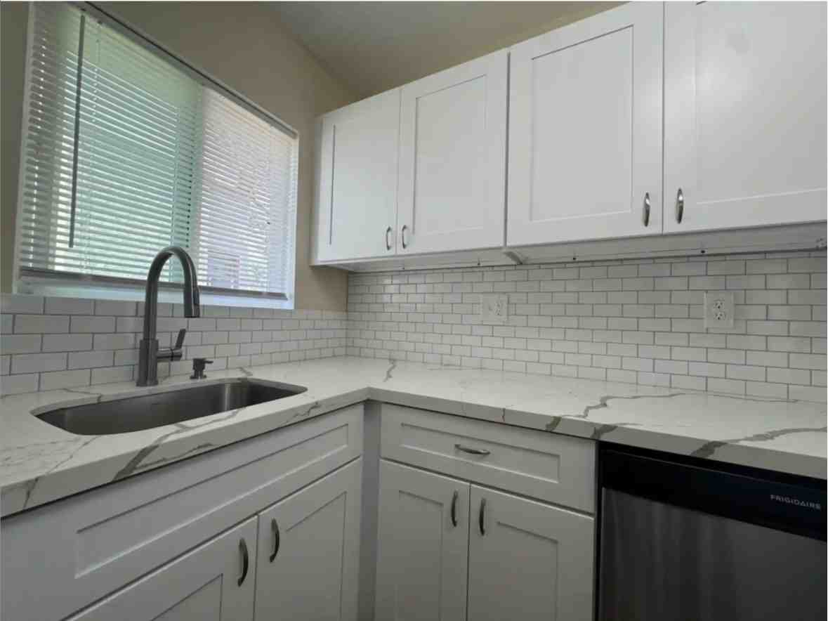 1723 Chestnut Ave #1723 - Photo 3 of 9