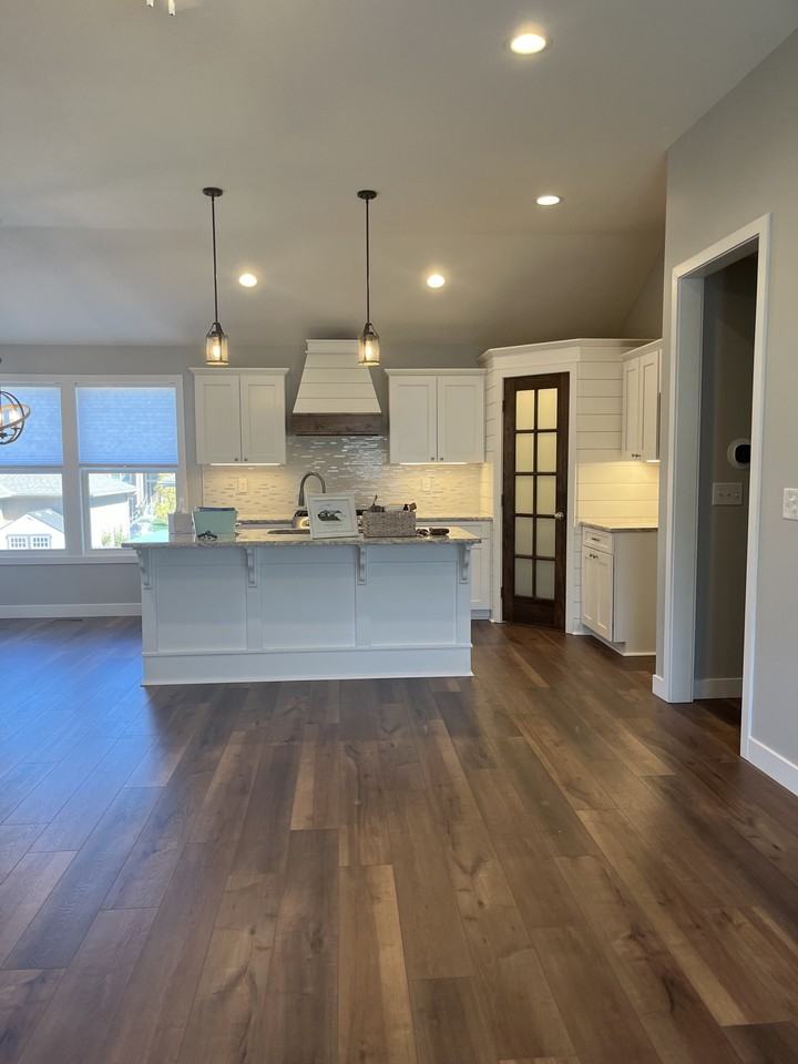 16909 Meadow Creek Ct #NA - Photo 6 of 20