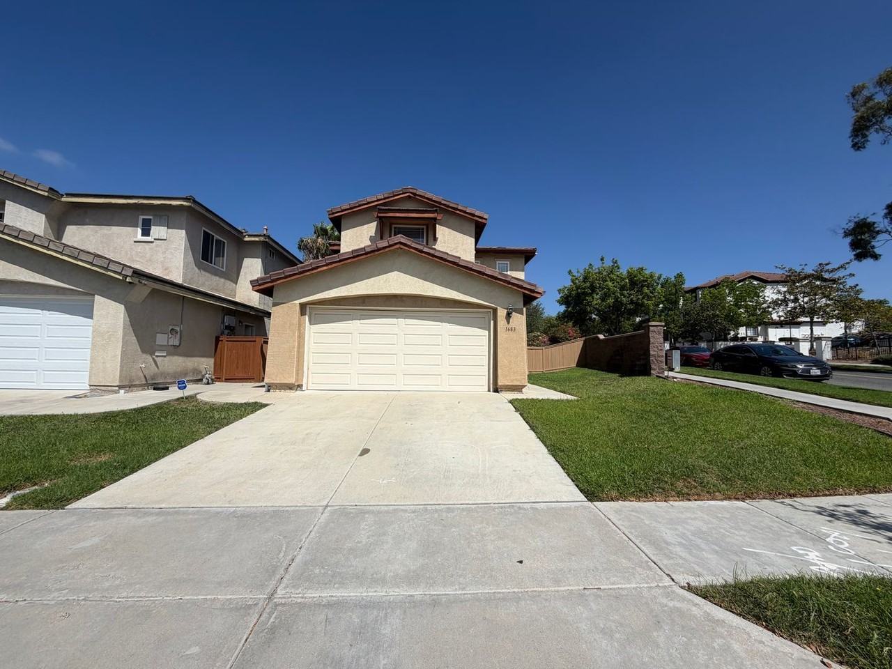 1683 Falcon Peak St