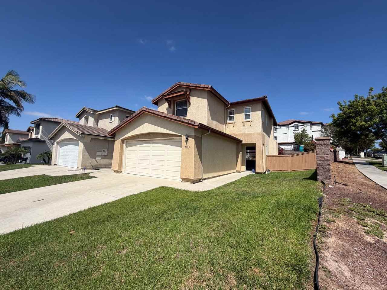 1683 Falcon Peak St - Photo 2 of 43