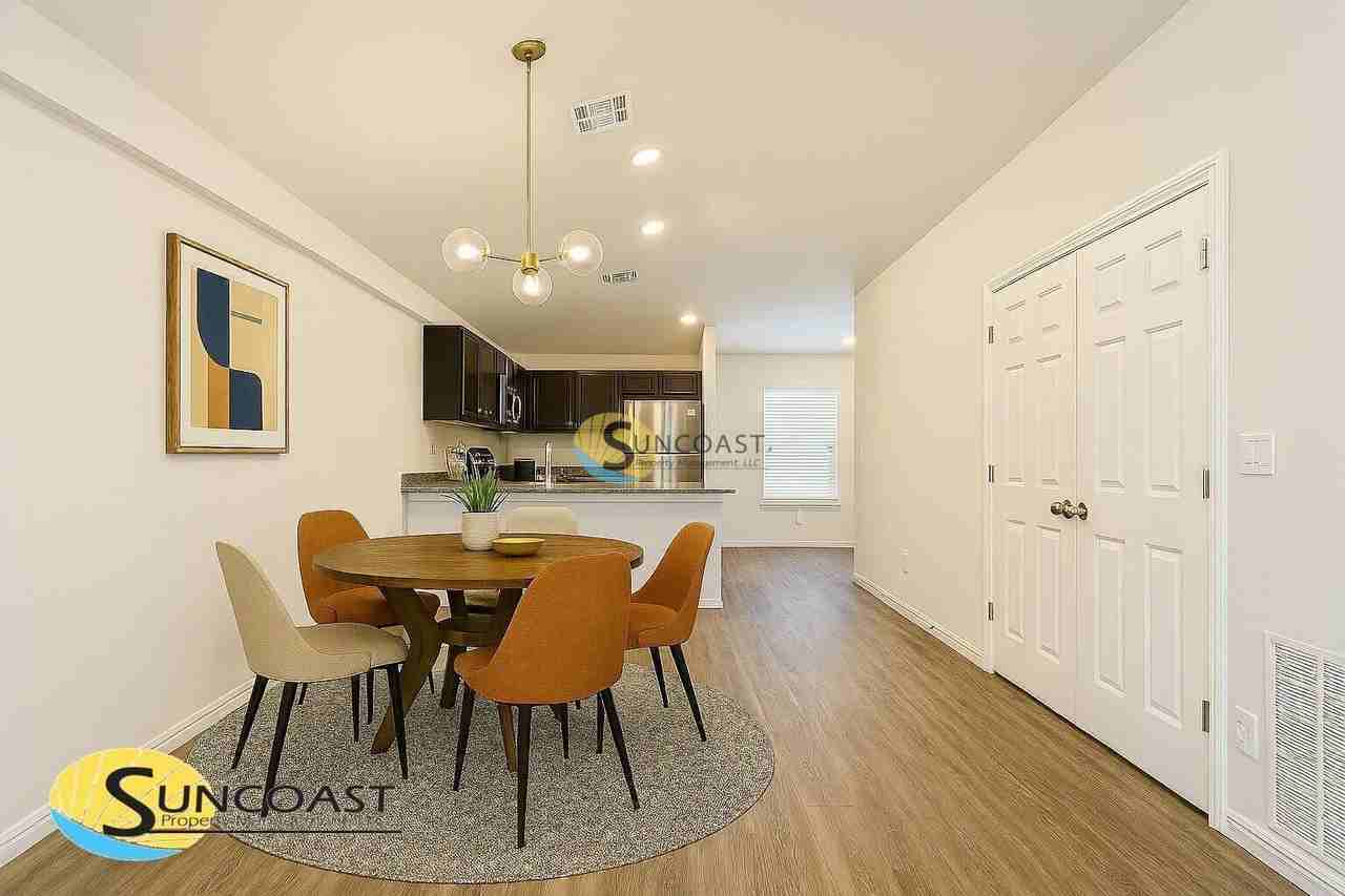 10405 Kidron Ave - Photo 6 of 32
