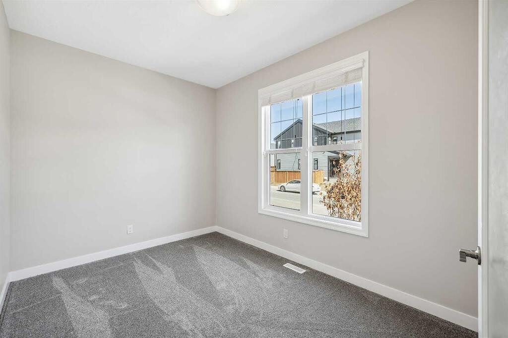 37 Masters St Se - Photo 4 of 22