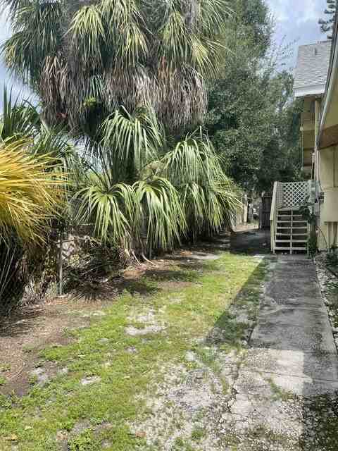 410 28th St W #B - Photo 3 of 19