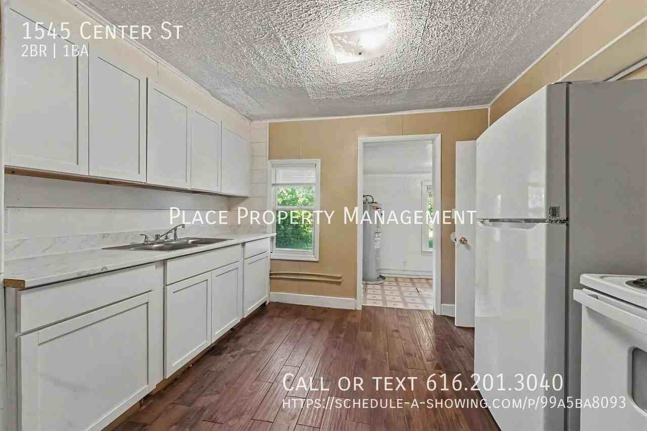 1545 Center St - Photo 4 of 13