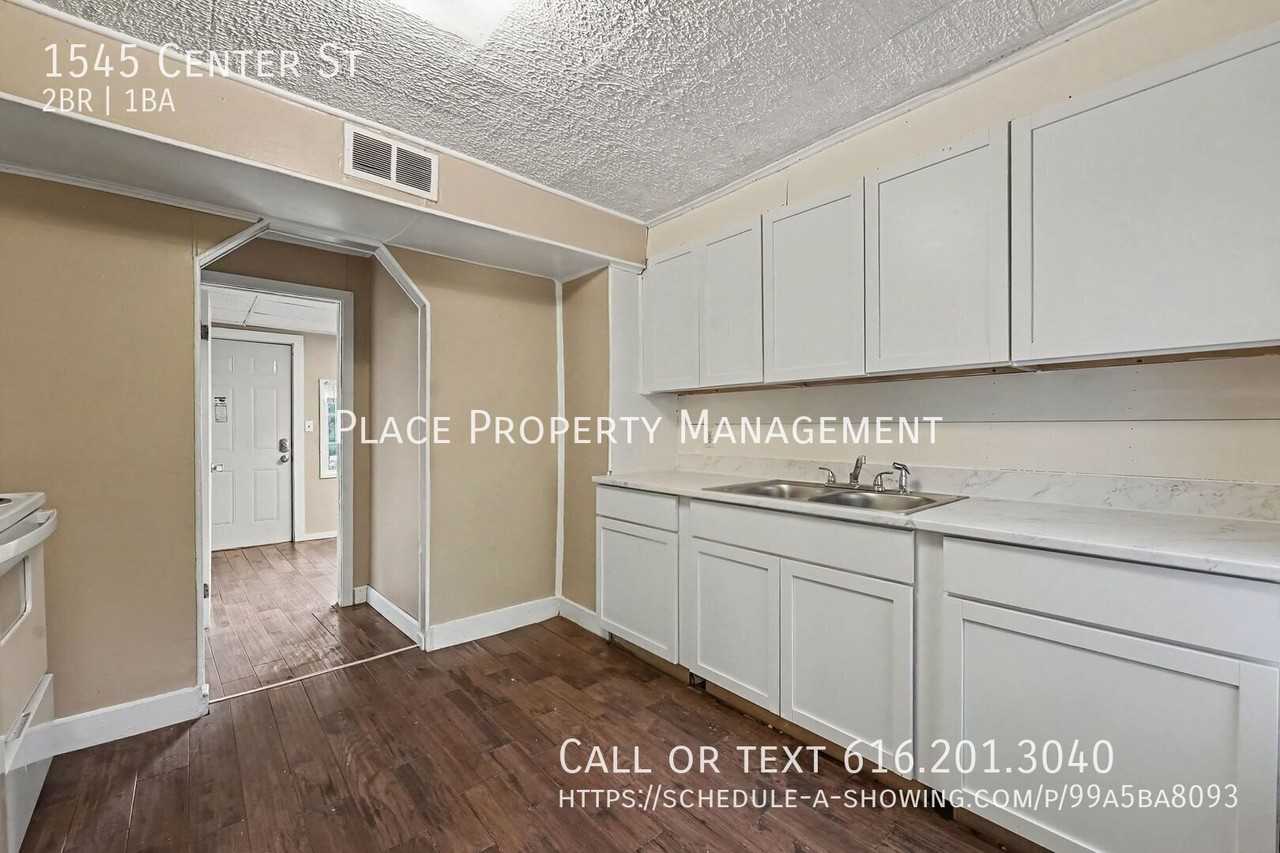 1545 Center St - Photo 6 of 13