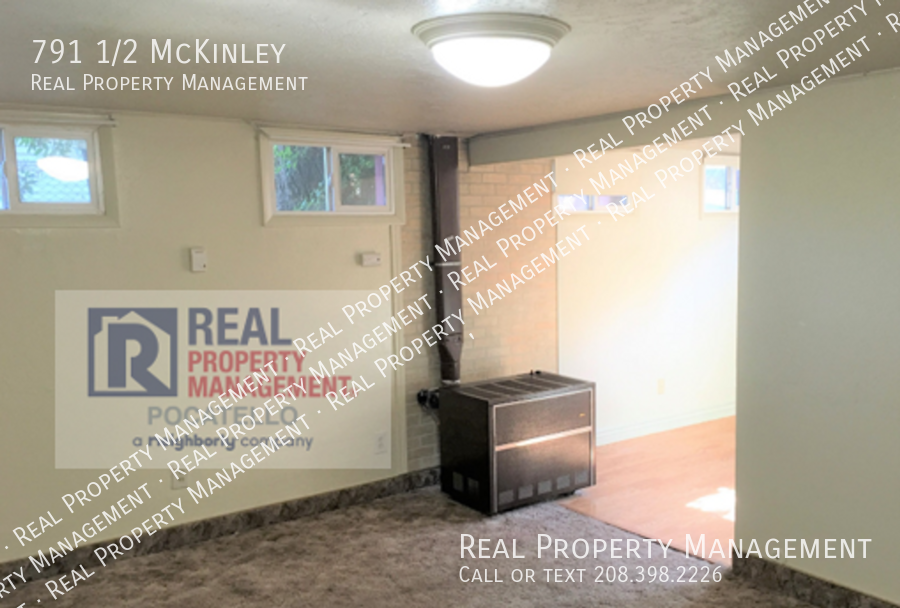 791 1/2 Mckinley Ave - Photo 2 of 16