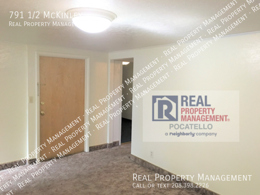 791 1/2 Mckinley Ave - Photo 3 of 16