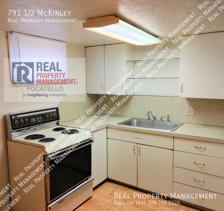 791 1/2 Mckinley Ave - Photo 6 of 16