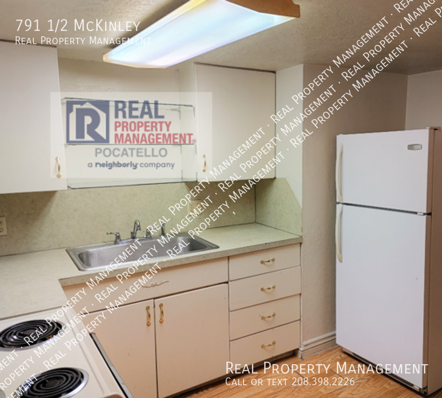 791 1/2 Mckinley Ave - Photo 7 of 16
