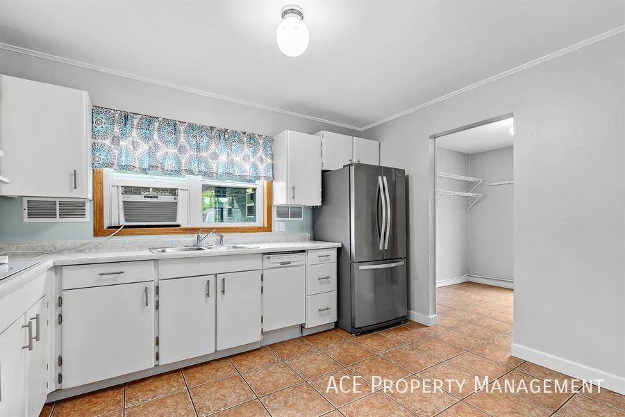 47 Fairmont Blvd - Photo 2 of 12