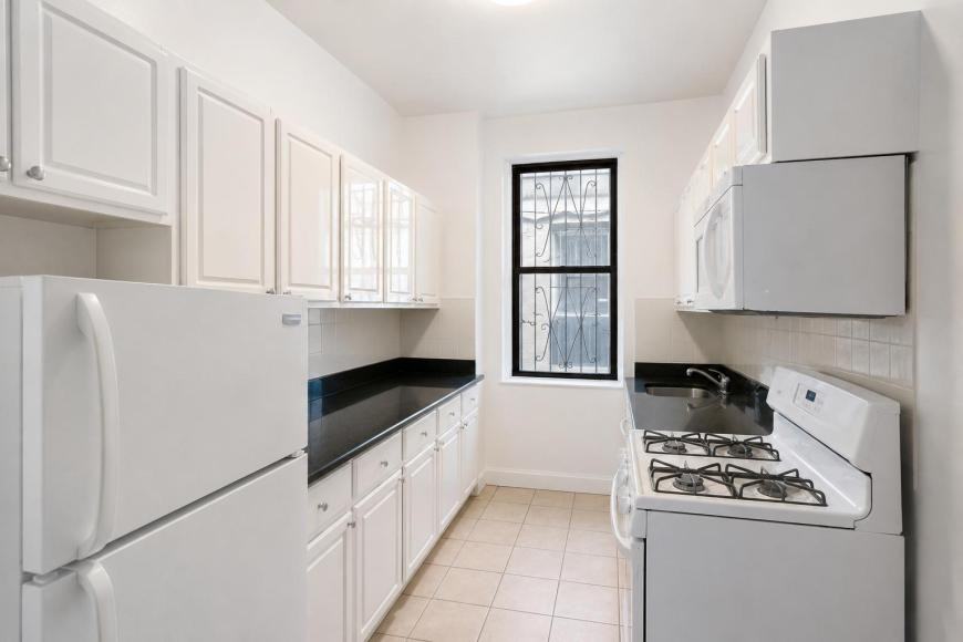 270 Fort Washington Ave - Photo 4 of 10