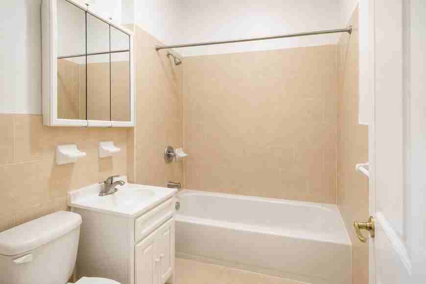 270 Fort Washington Ave - Photo 6 of 10