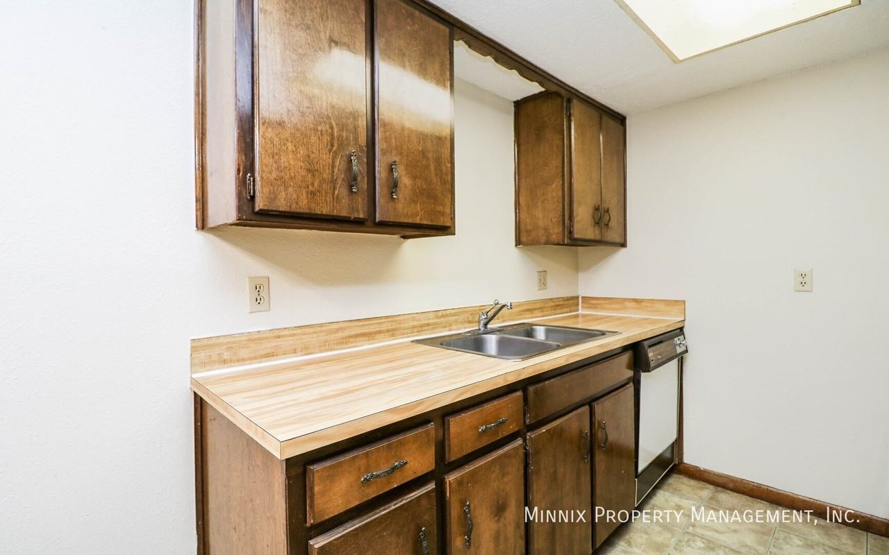 500 4th Ave #05 - Photo 4 of 12