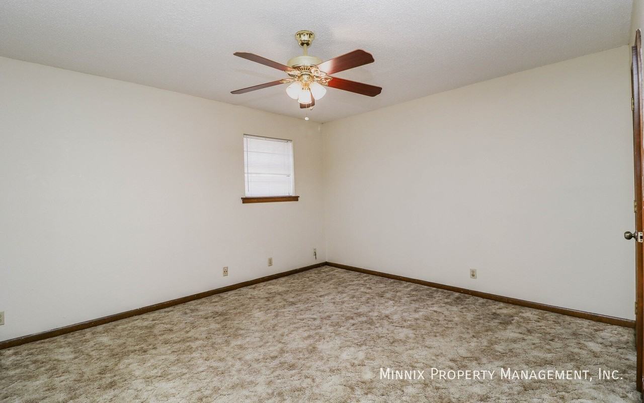 500 4th Ave #05 - Photo 6 of 12