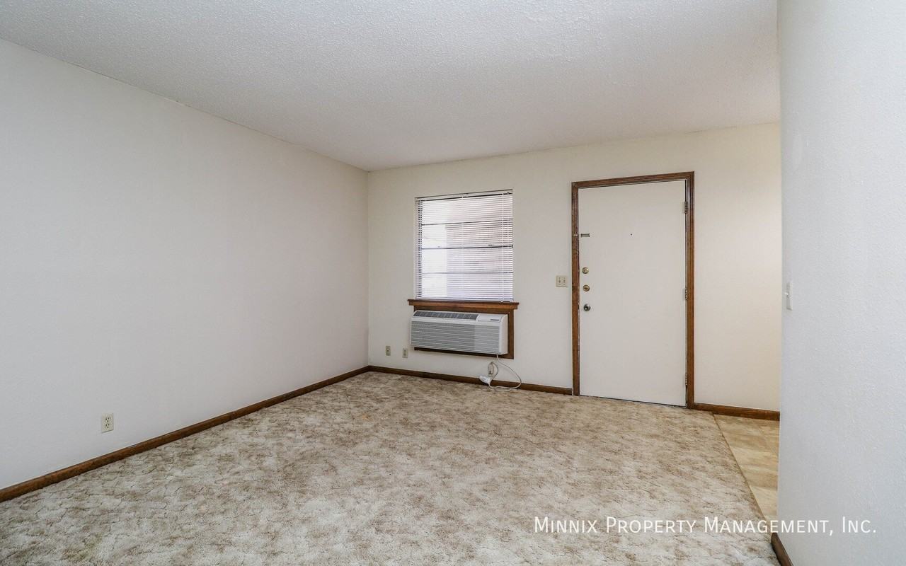 500 4th Ave #05 - Photo 7 of 12