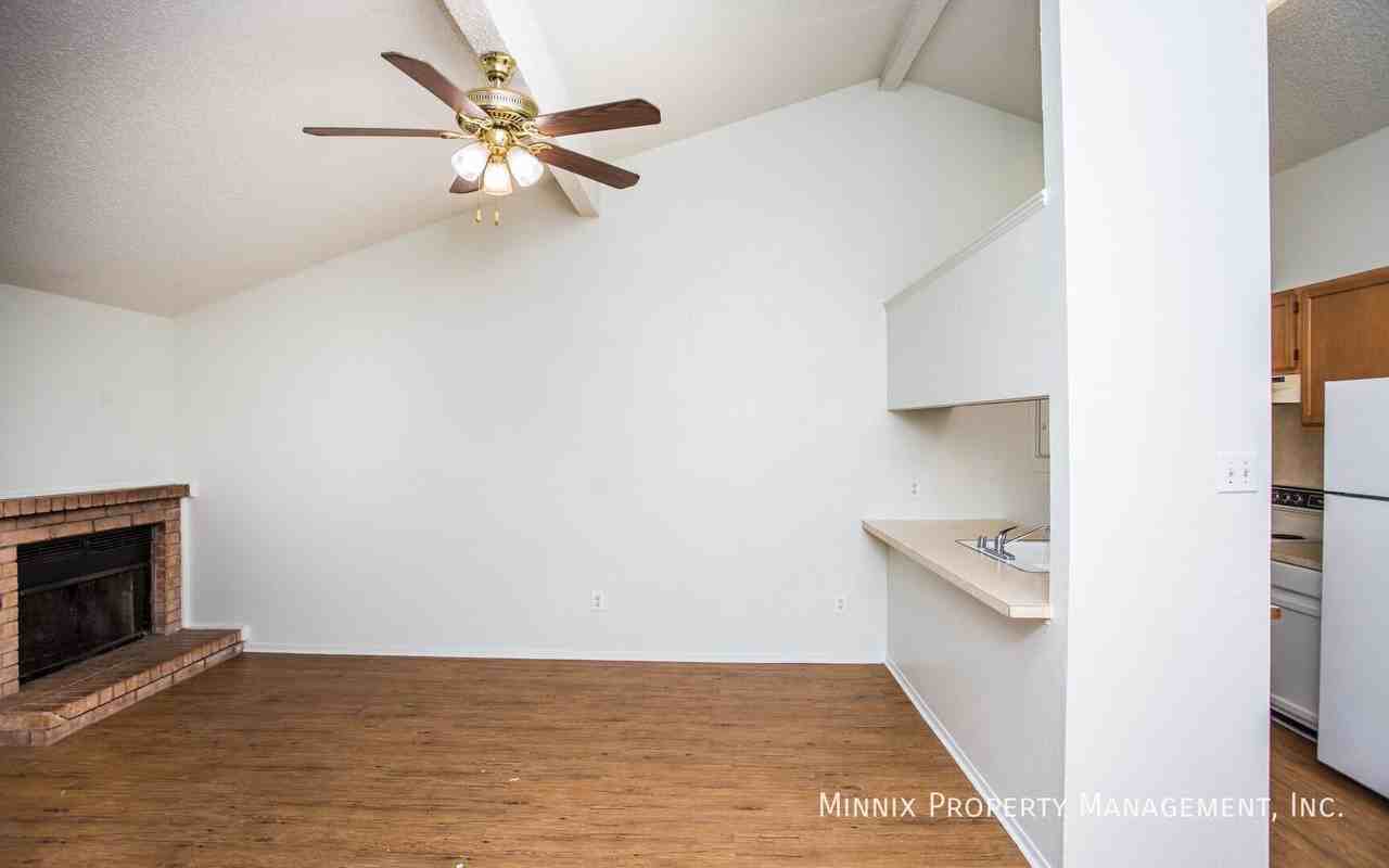 130 N Troy Ave #A - Photo 2 of 6