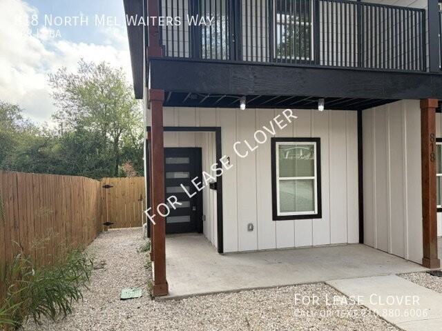 818 S Mel Waiters Way - Photo 2 of 11