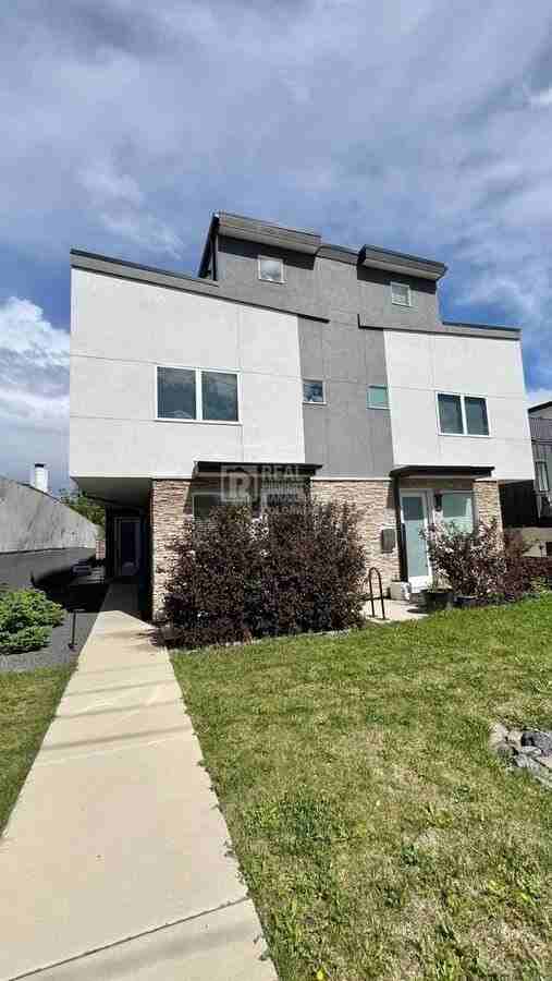 1326 N Knox Ct - Photo 2 of 23
