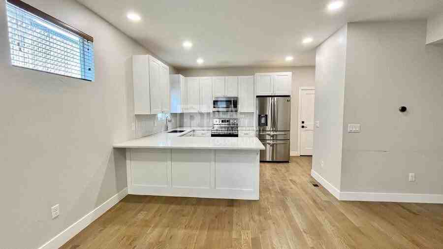 1326 N Knox Ct - Photo 5 of 23