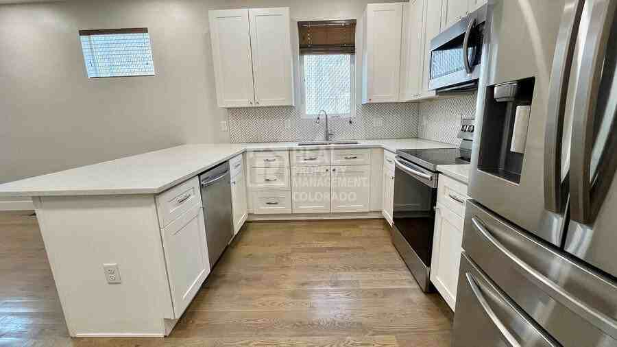 1326 N Knox Ct - Photo 7 of 23