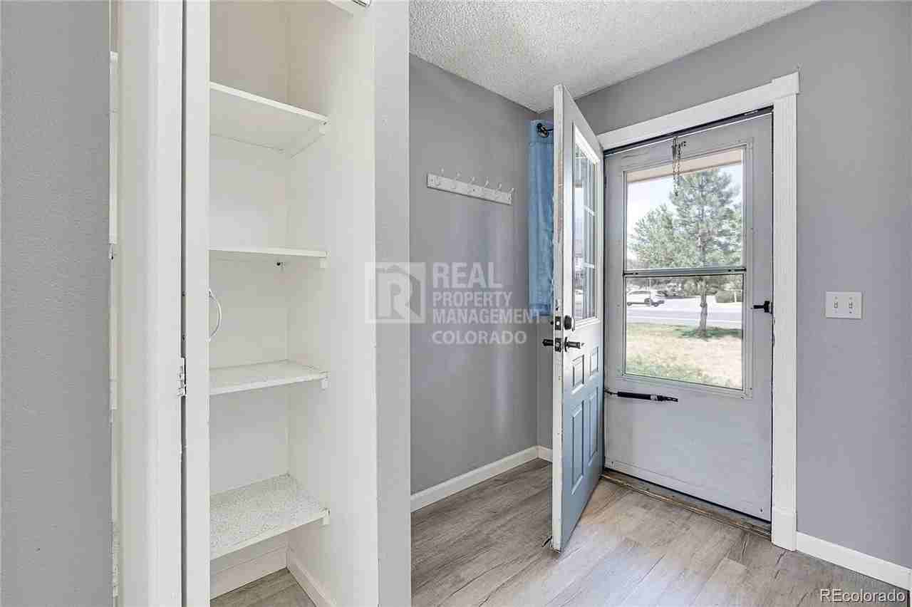 6712 S Holland Way - Photo 2 of 33