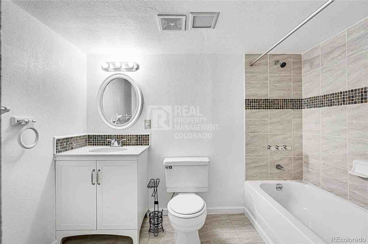 6712 S Holland Way - Photo 3 of 33