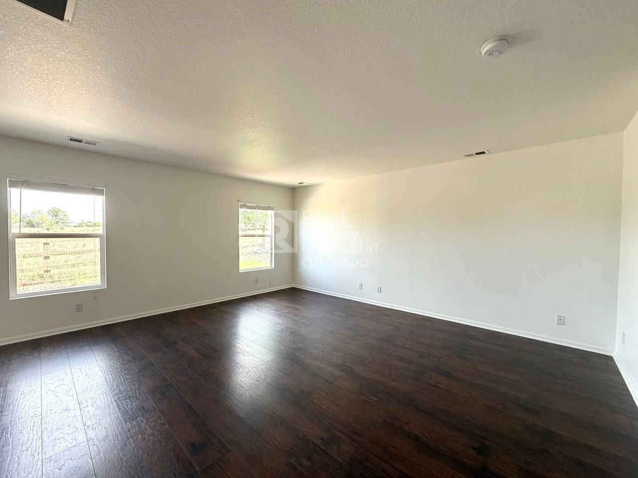 5659 Raleigh Cir - Photo 3 of 20