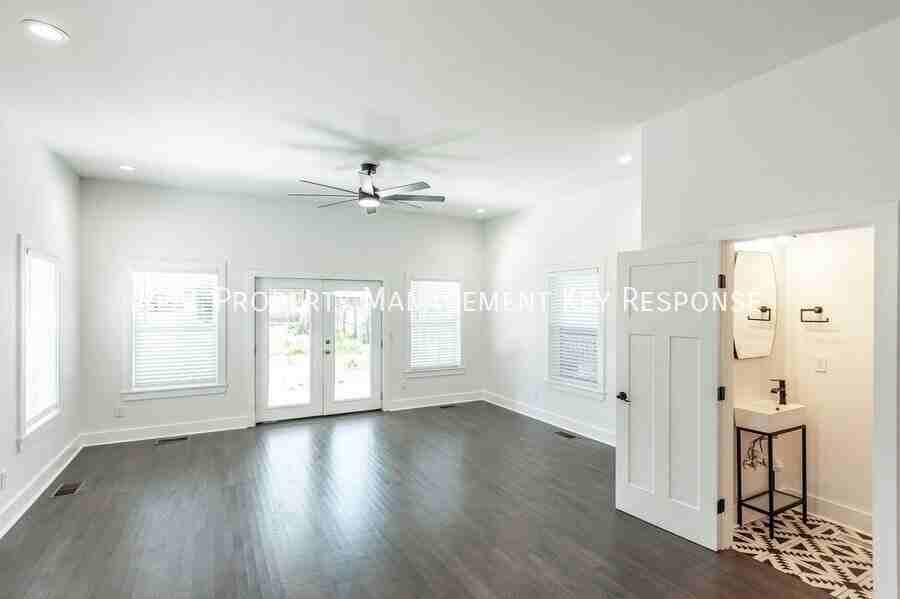 1711 17th Ave N - Photo 4 of 32