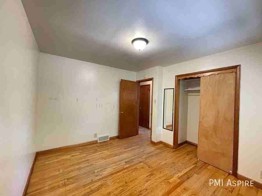835 Bowen St - Photo 7 of 8