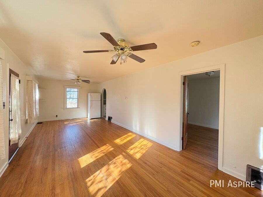 820 9th Ave - Photo 3 of 9