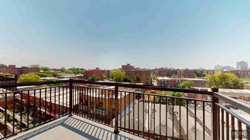 14474 Northern Blvd - Photo 2 of 10