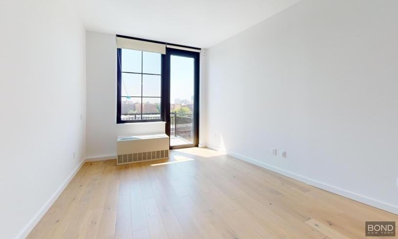 14474 Northern Blvd - Photo 5 of 10