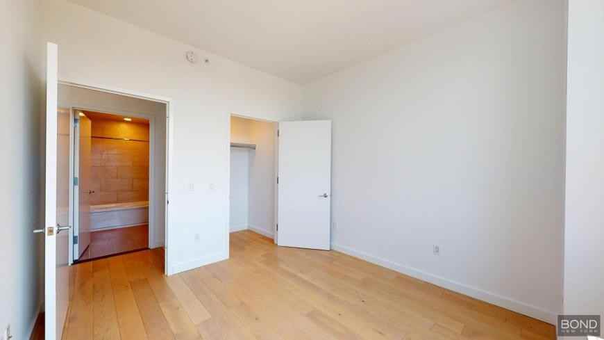 14474 Northern Blvd - Photo 7 of 10