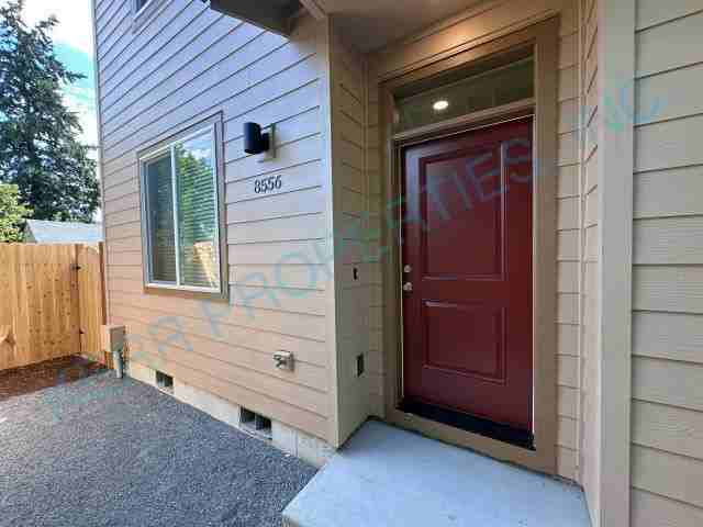 8556 Se Lafayette St - Photo 2 of 17