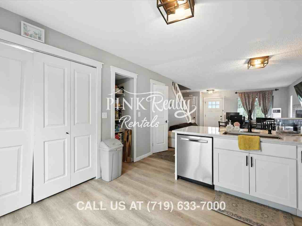 1971 Mineola St #D - Photo 4 of 40