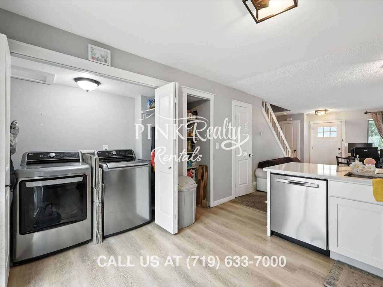 1971 Mineola St #D - Photo 6 of 40
