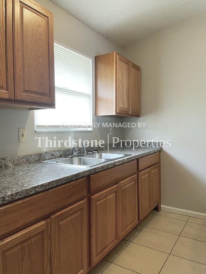 5128 Indian Lakes Ct #4 - Photo 2 of 17