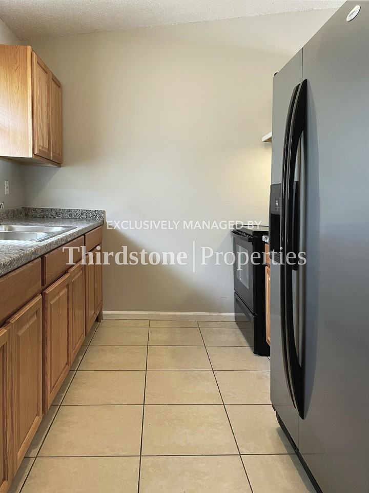5128 Indian Lakes Ct #4 - Photo 3 of 17