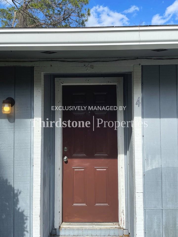 5128 Indian Lakes Ct #4 - Photo 4 of 17