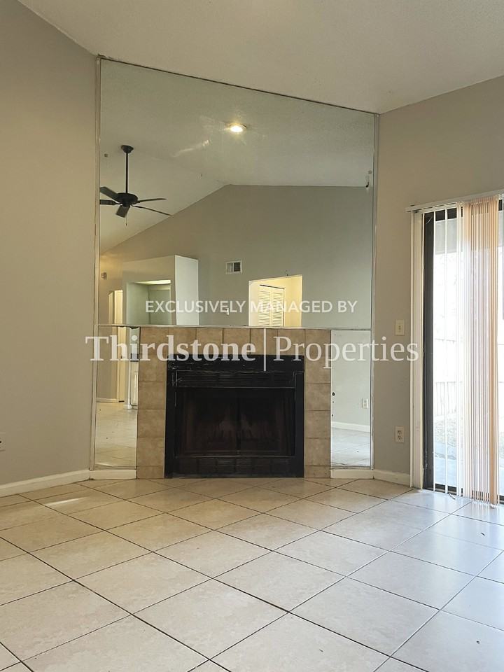 5128 Indian Lakes Ct #4 - Photo 5 of 17