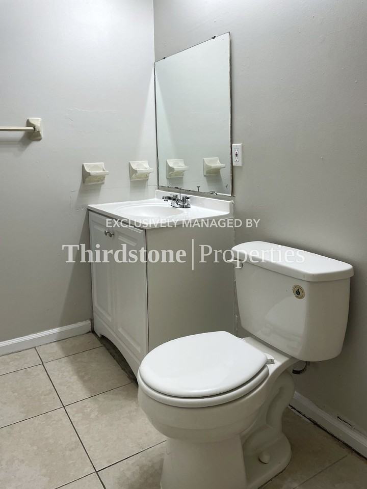 5128 Indian Lakes Ct #4 - Photo 6 of 17