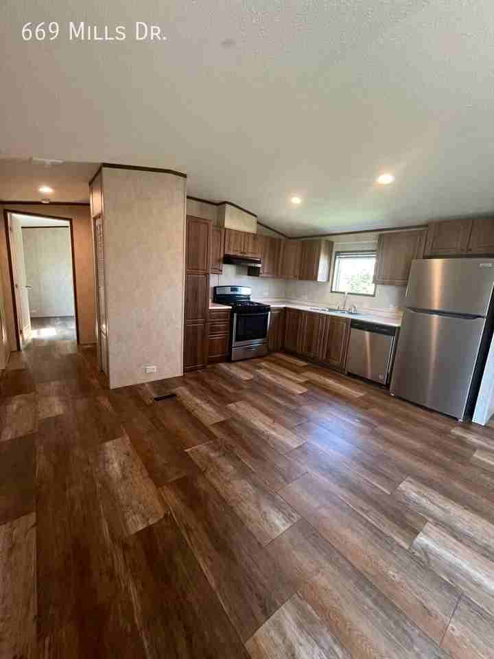669 Mills Dr - Photo 2 of 16