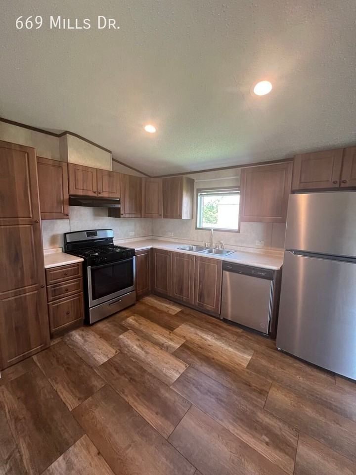 669 Mills Dr - Photo 3 of 16