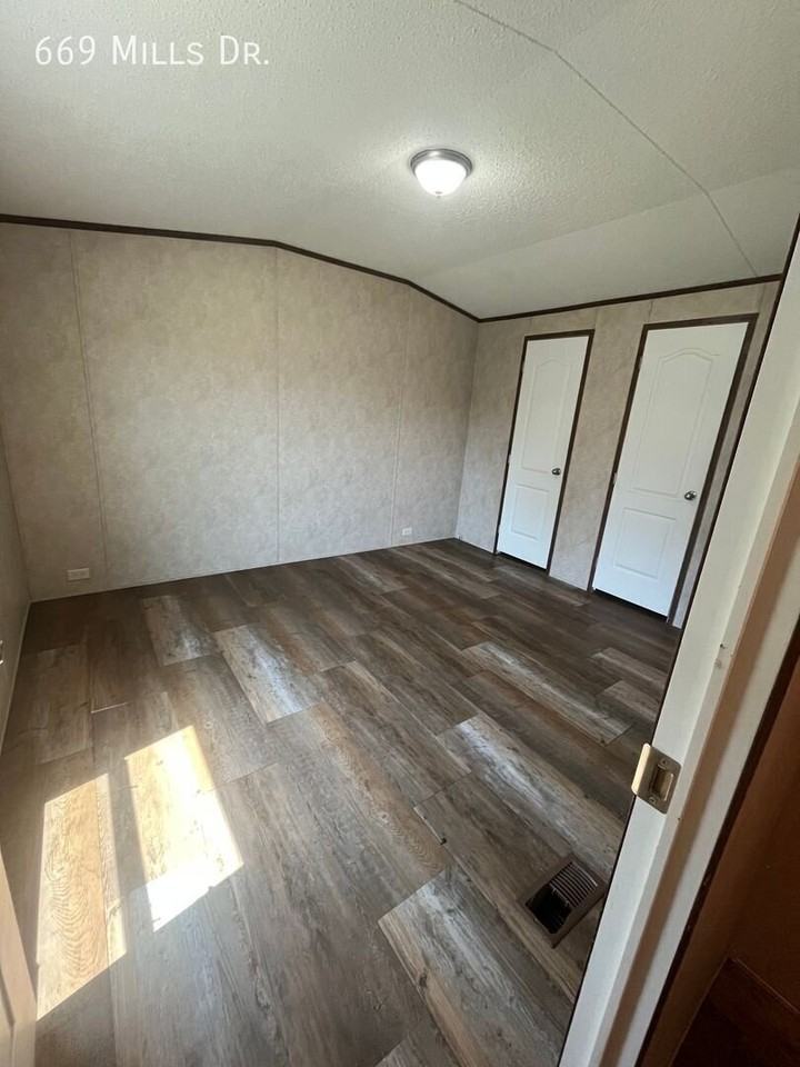 669 Mills Dr - Photo 5 of 16