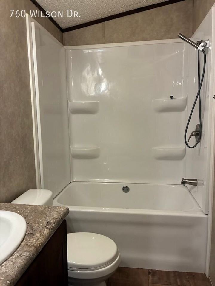 760 Wilson Dr - Photo 5 of 21