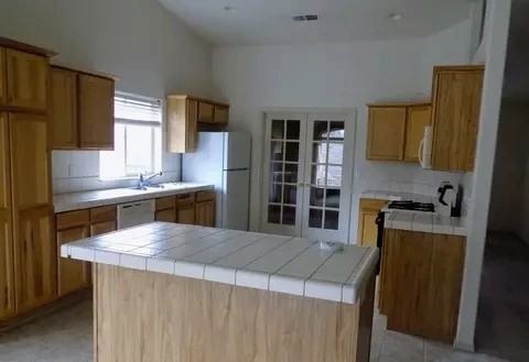 2611 Chantal Ave #NA - Photo 4 of 26