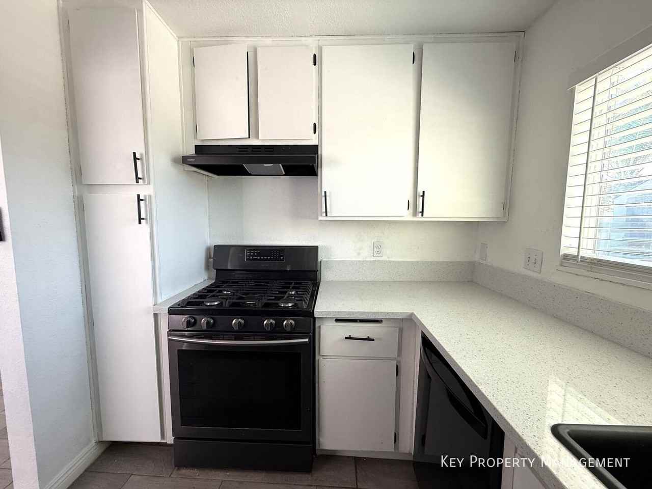 7311 Girard Dr - Photo 4 of 17