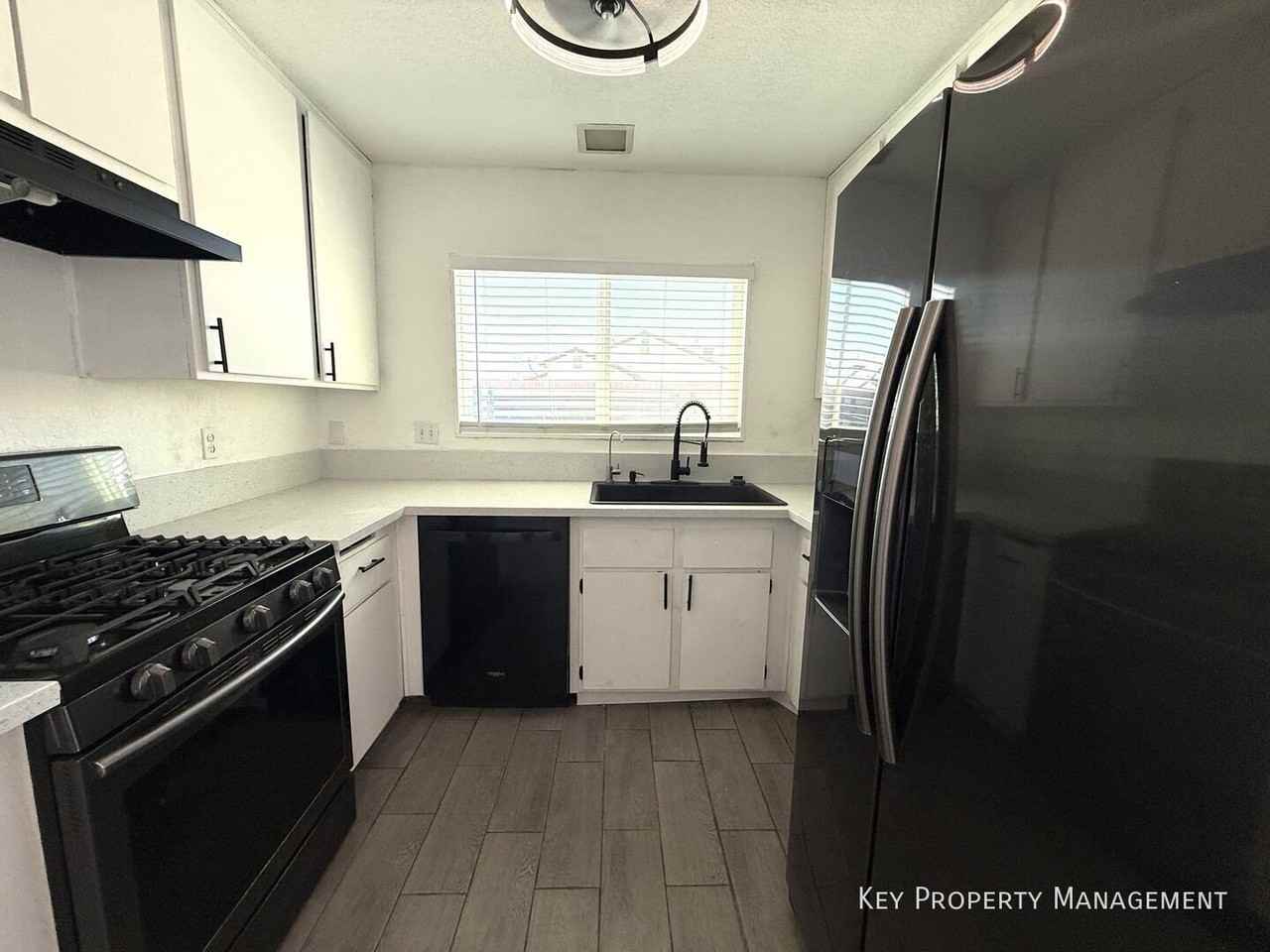 7311 Girard Dr - Photo 5 of 17