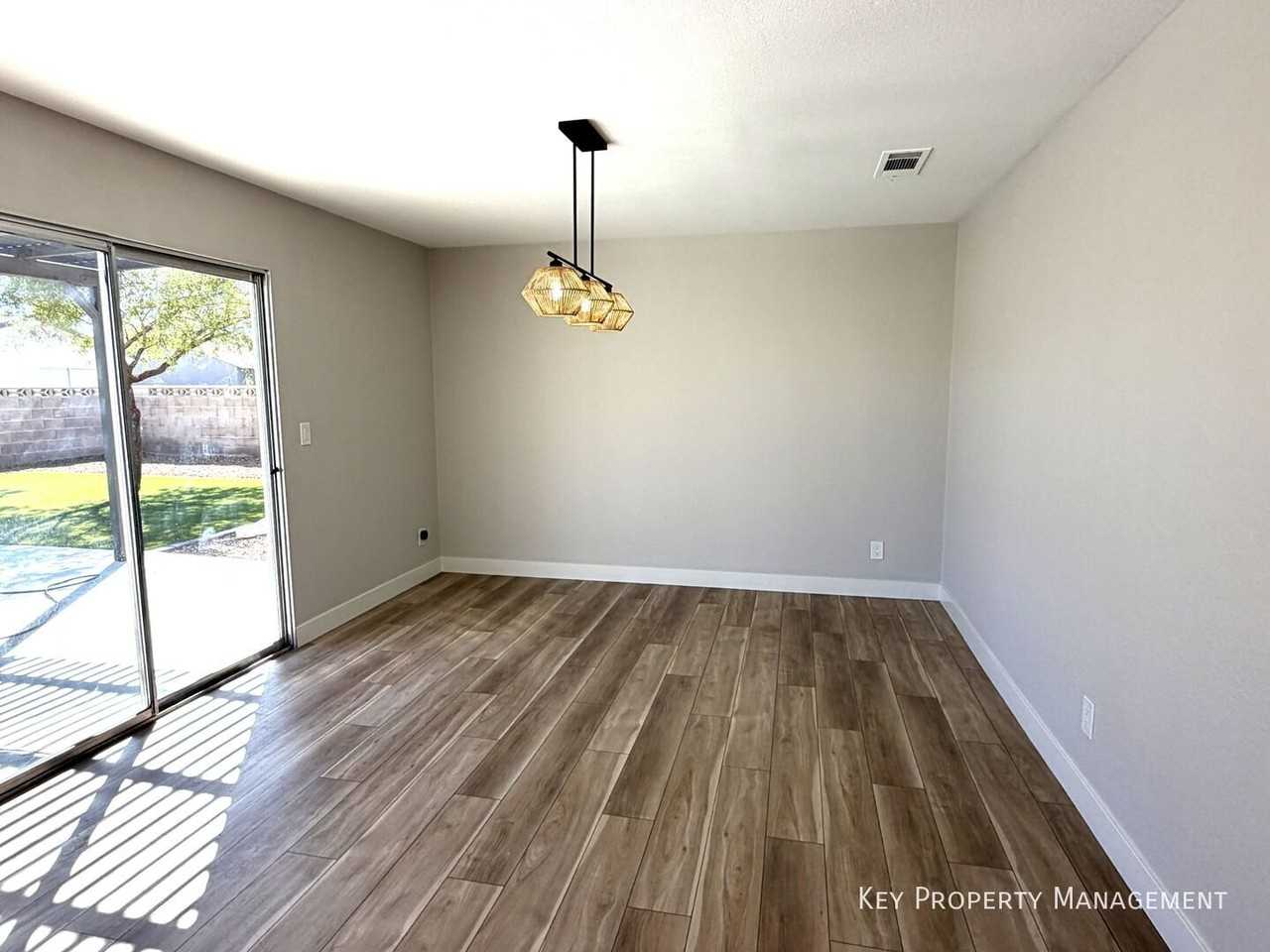 5629 Caladonia Ave - Photo 5 of 15